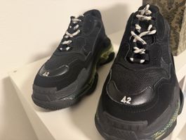 Balenciaga Triple S Turnschuhe Schwarz Grösse 42 guter Zusta