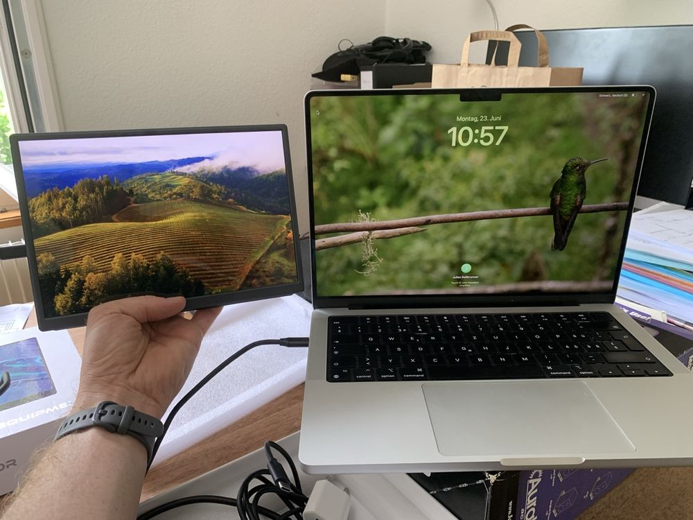 Monitore: Externer Display – Neu (gemäss Beschreibung) aus Münchenbuchsee von britishrock 1