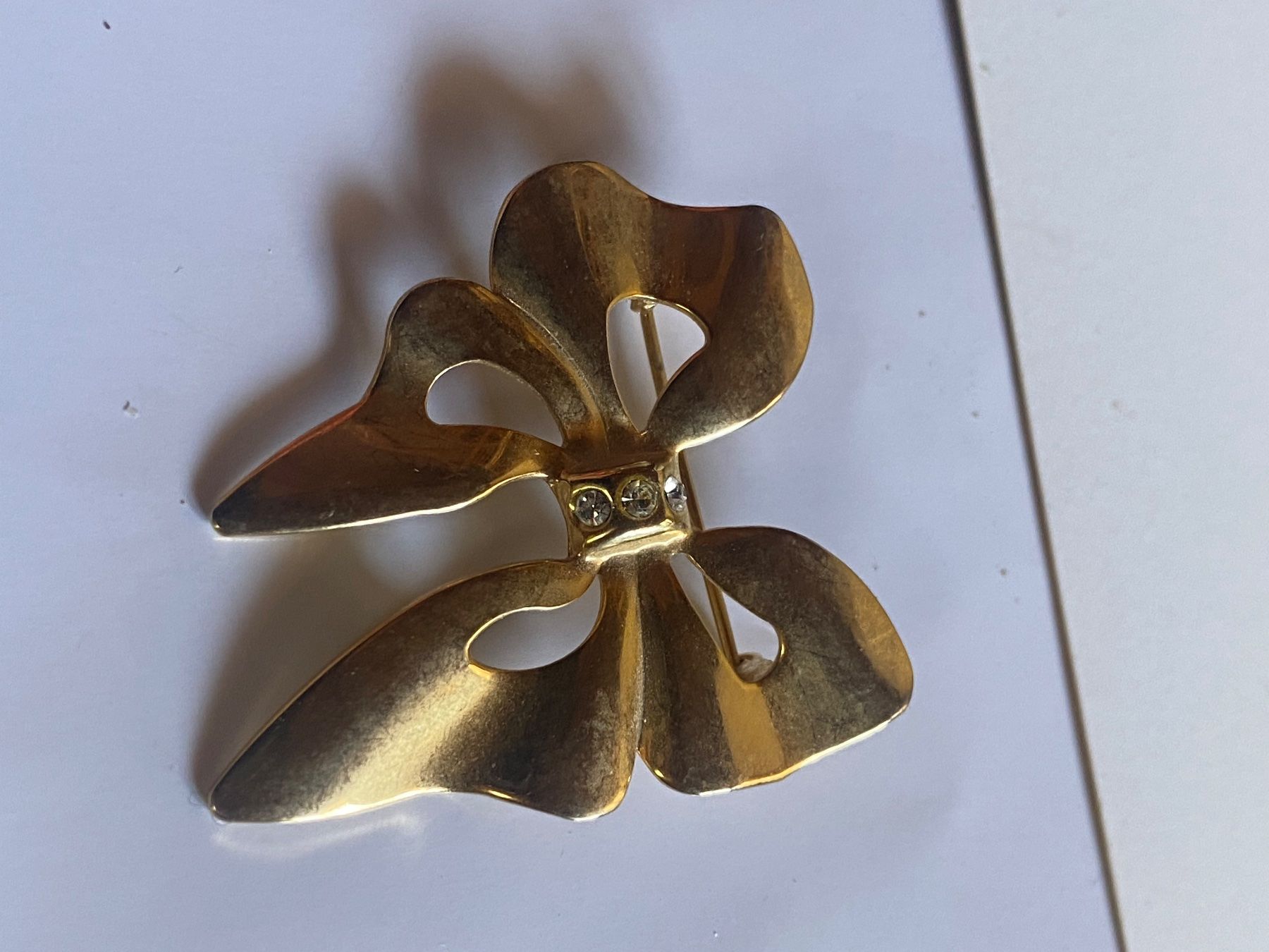 Broschen & Nadeln: Jolie broche dorée – Gebraucht aus Belmont-sur-Lausanne von chu_vxf5 1