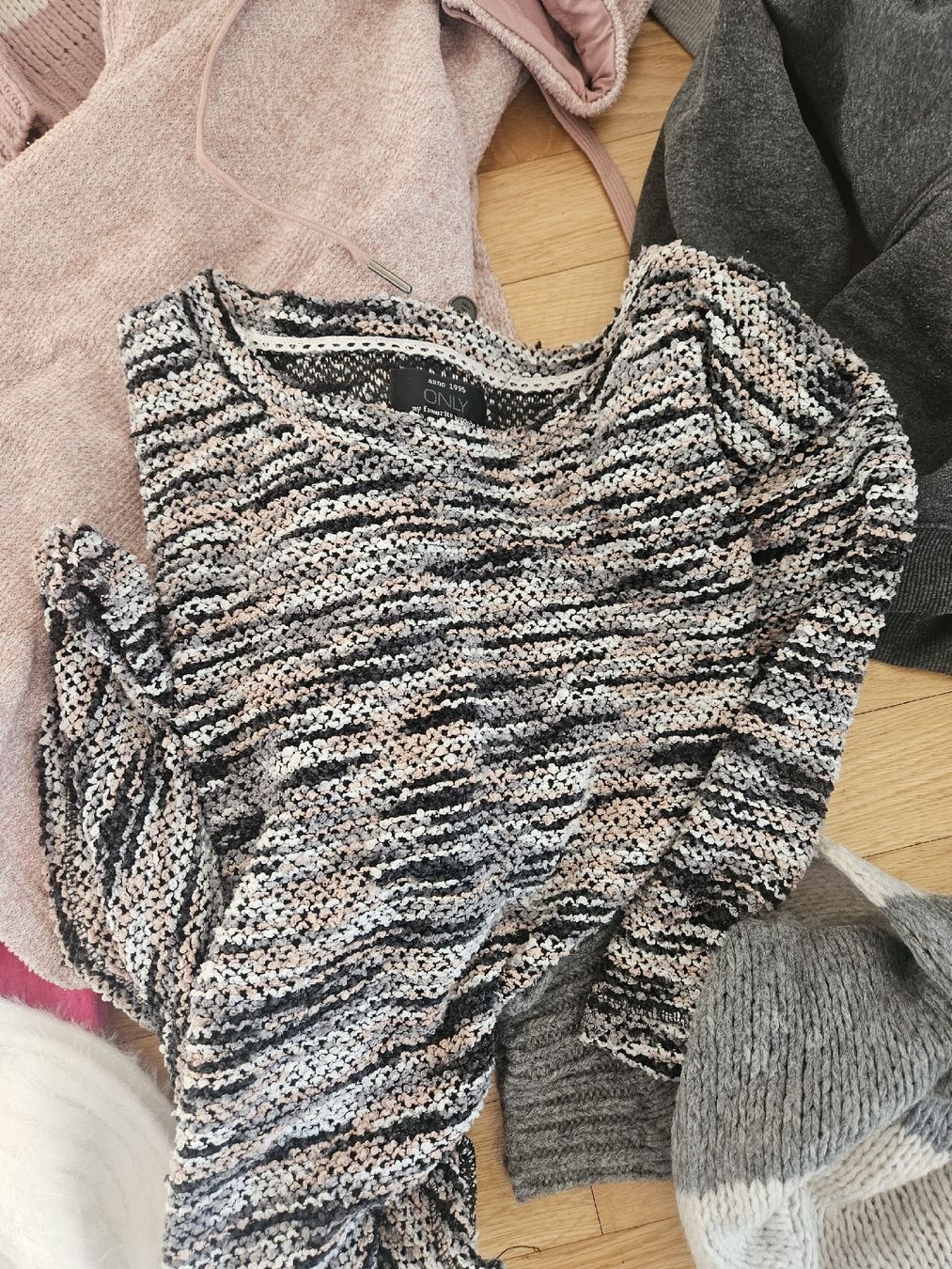 Pulls & Sweat-shirts: Kleiderpacket Winter Strick Oberteile Pullover Crop Pullis – D'occasion à Pratteln par madi1990 3