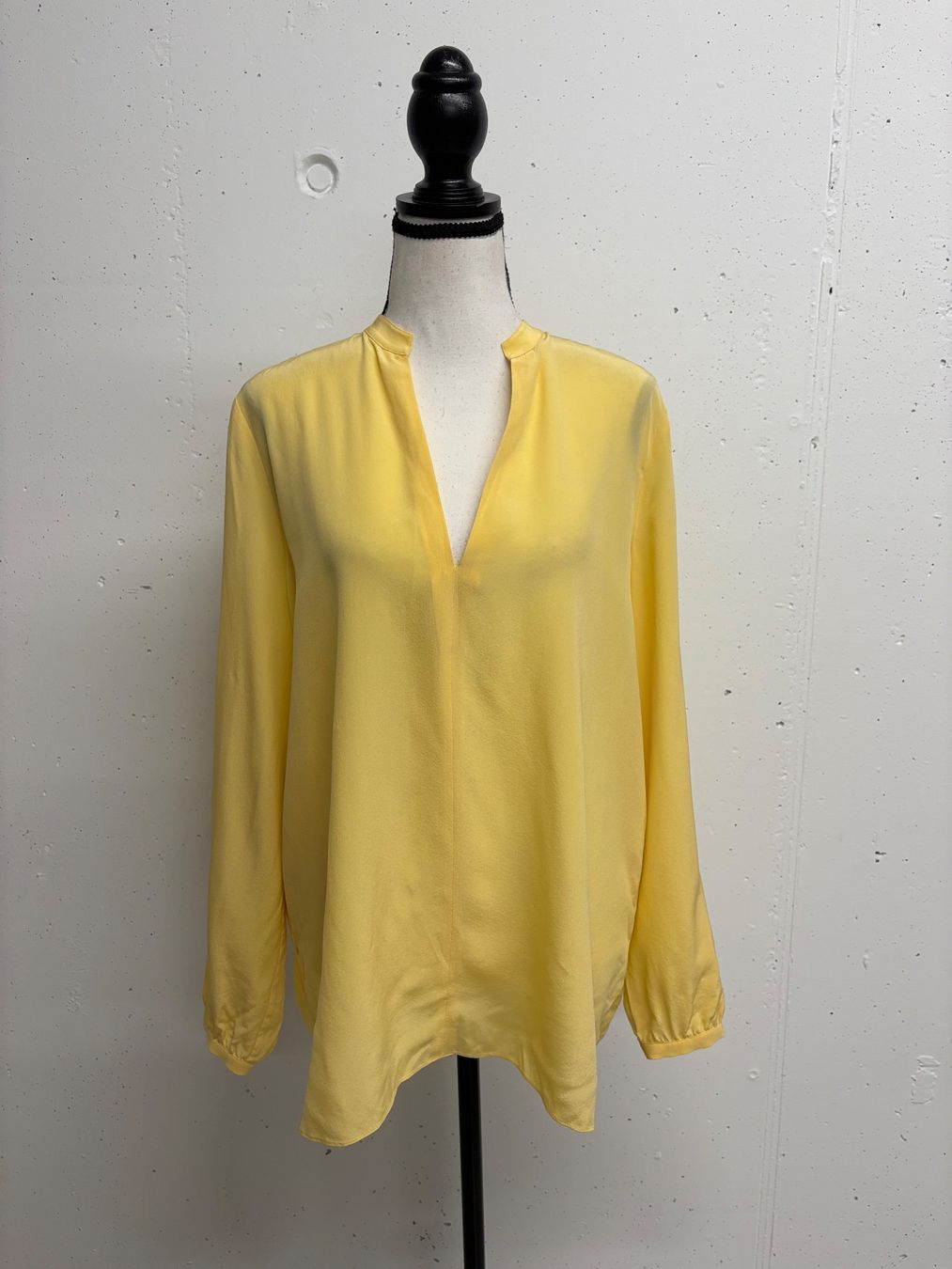 Blusen: MOD Atelier Bluse Gr. 40 aus Seide gelb langarm – Neu (gemäss Beschreibung) aus Regensdorf von secondchancefashion