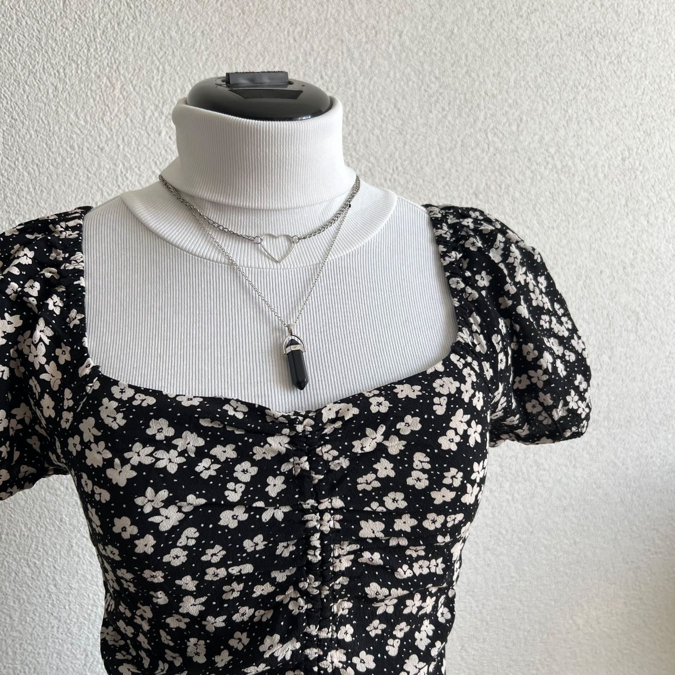 H&M Tops: H&M Blumen Top XS – Neuf (Voir description) à Tagelswangen par SpicyChicken 1