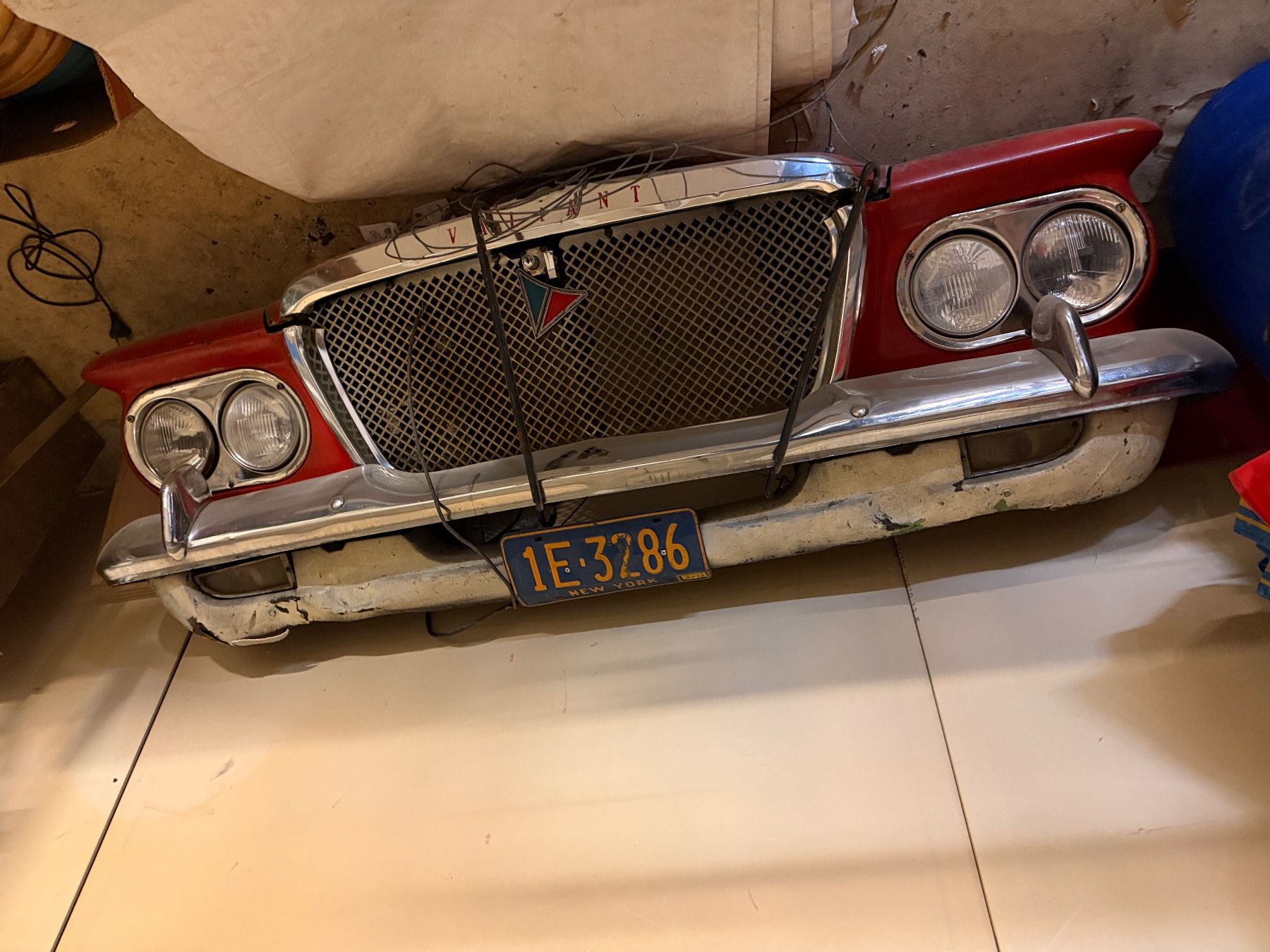 Chrysler Autres accessoires p. véhicule: Oldtimer Deko Front Chrysler Valiant – D'occasion à Mollis par Hepburn 3