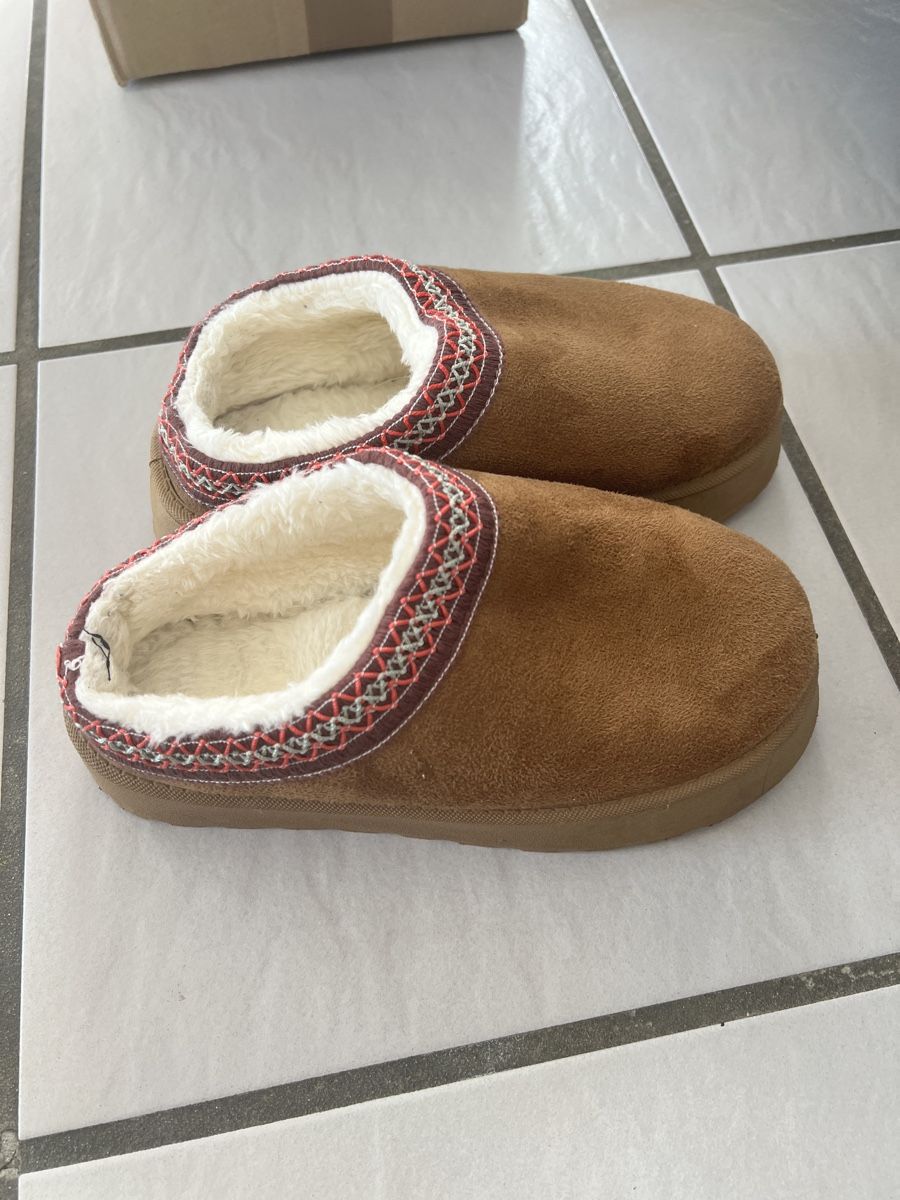 Damenschuhe: Hausschuhe braun mit Futter gr 39 – Gebraucht aus Diegten von kip_wg9z 1