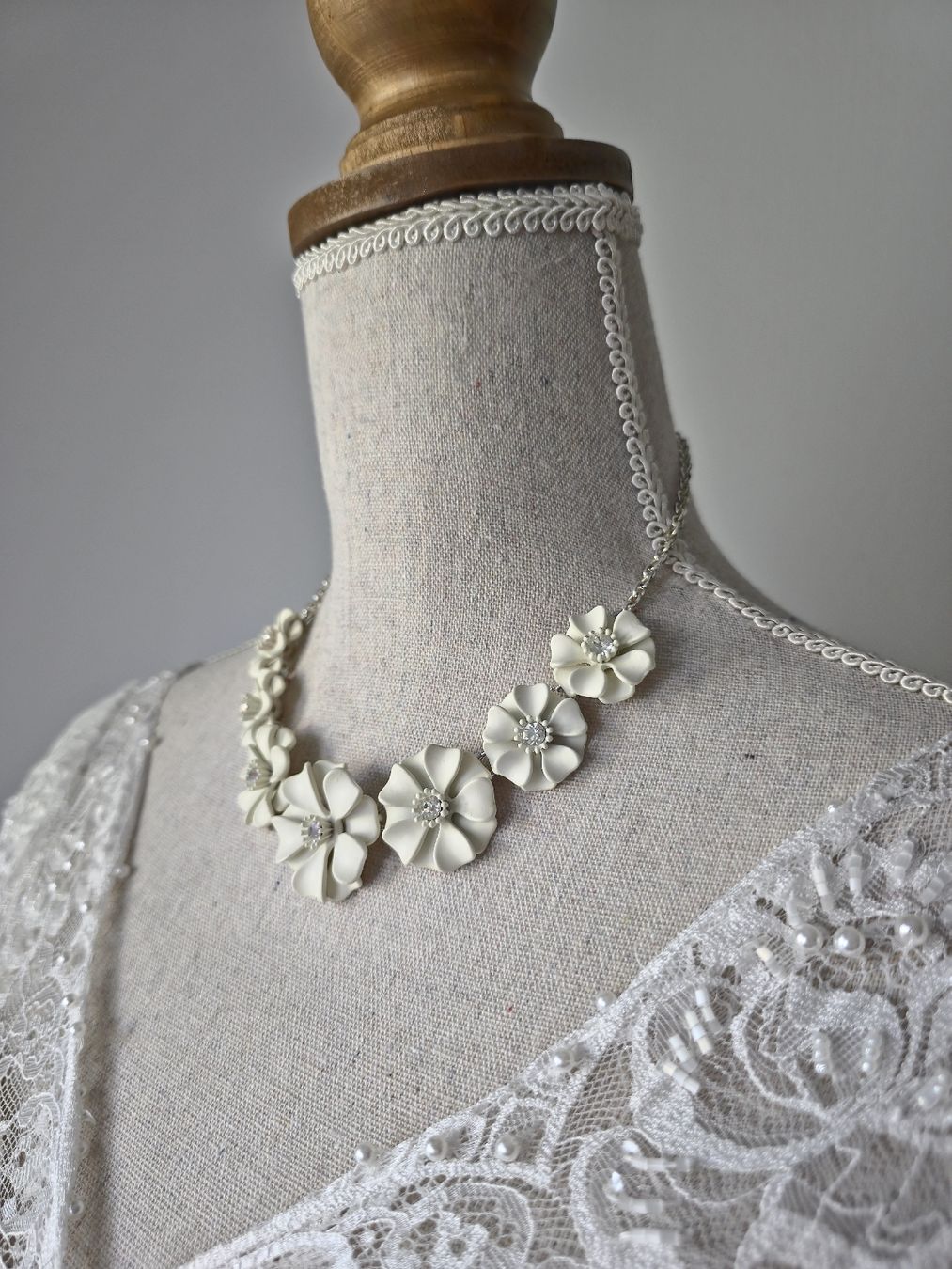 Ketten: White Look- Kette 🤍 – Neu (gemäss Beschreibung) aus Zürich von Idoly_Studio. 4