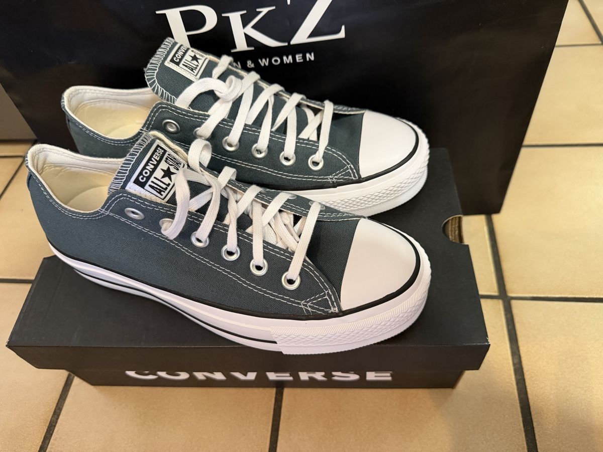 Herrenschuhe: Converse 39.5 – Neu und originalverpackt aus Belfaux von Rikardo.Switzerland