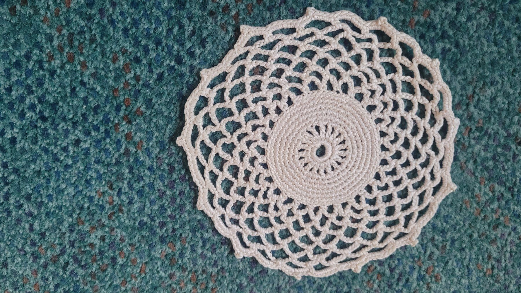 Coperte: gehäkelte Decke – Usato da Hondrich venduto da Ebro01