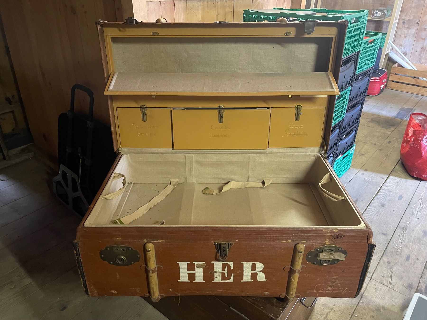 Reisekoffer: Antiker Reisekoffer- Seemannskoffer – Gebraucht aus Bern von rockabilly86 3
