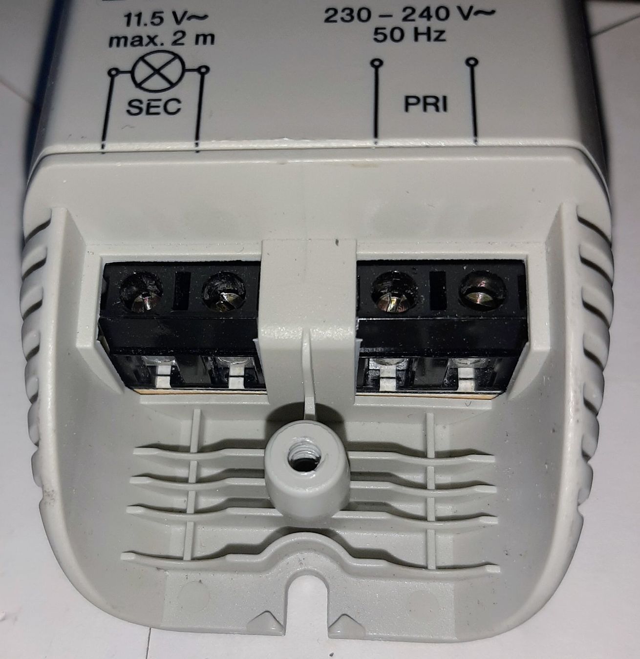 Componenti elettronici: OSRAM Halotronic HTM105 Netztrafo 12V – Nuovo (secondo la descrizione) da Zürich venduto da Zurich 4
