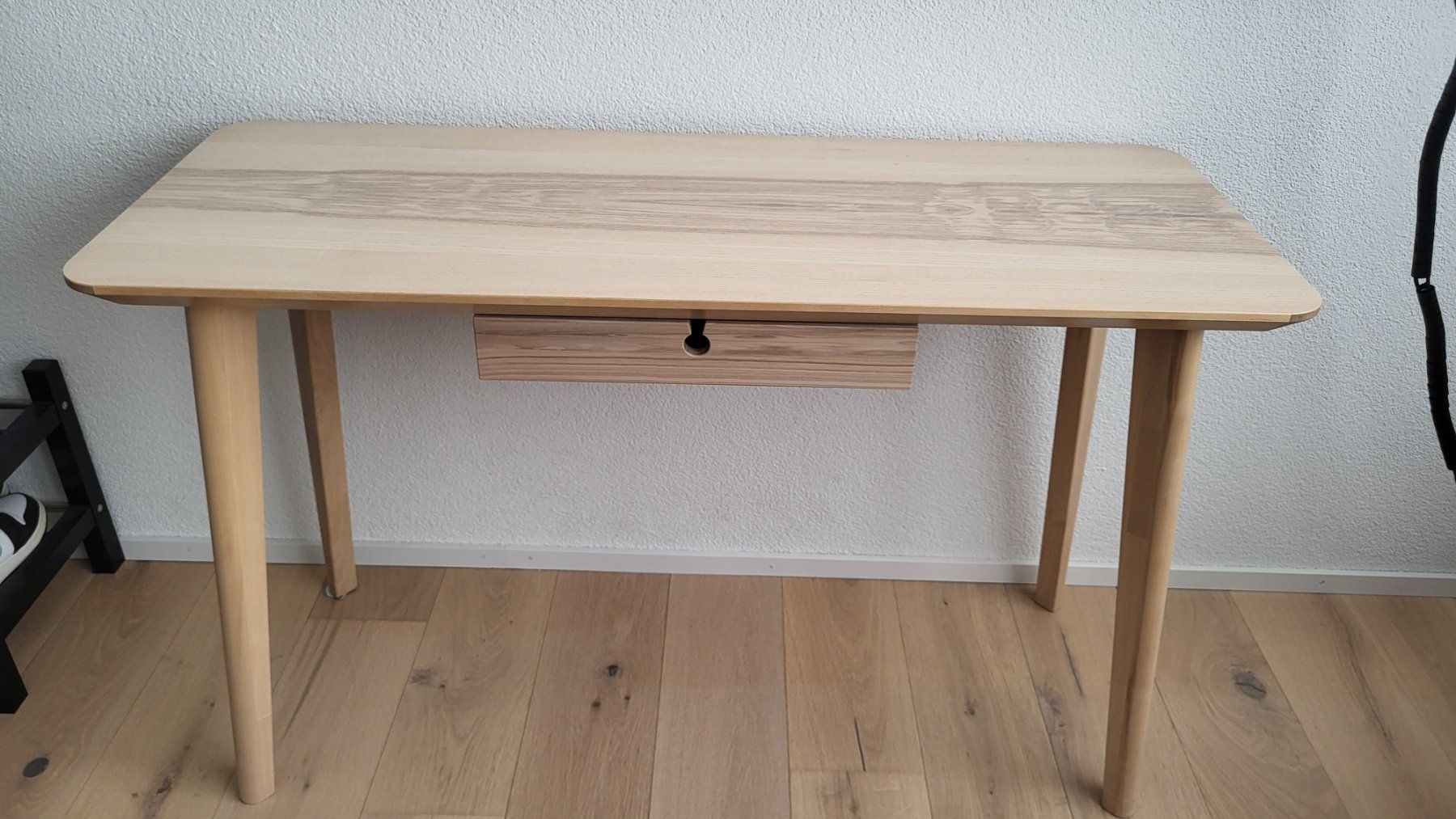 Ikea Scrivanie: LISABO Schreibtisch, Eschenfurnier, – Usato da Wettingen venduto da Serpe 2