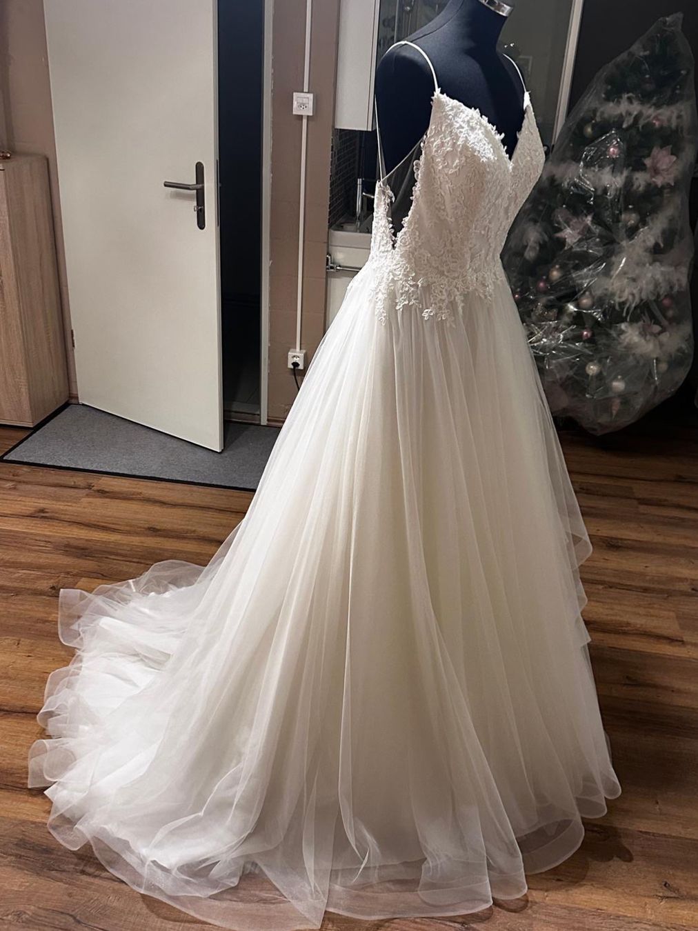 Pronovias Kleider: NEU St. Patrick White One Waterleaf, Gr. 38 mit Etikett – Neu (gemäss Beschreibung) aus Embrach von vmadia 6