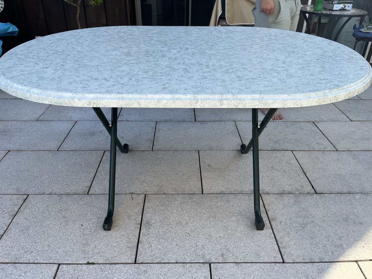 Set di tavolo e panche: Tisch- und Stuhlset – Usato da Winterthur venduto da e_u_f8l2 1
