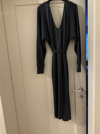 Kleid Vera Moda Grösse/M mit raffinierten Optik