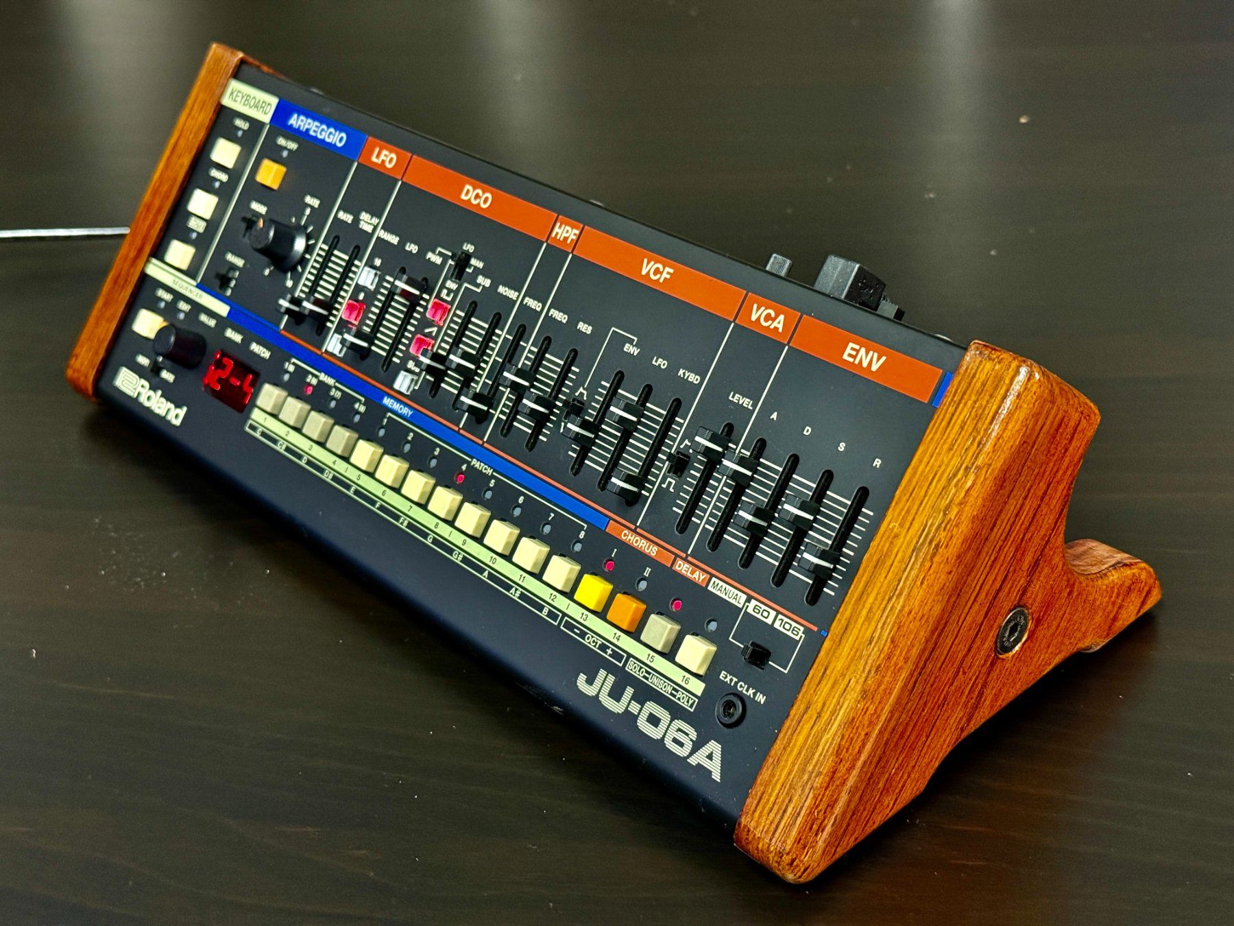 Roland Strumenti musicali: Roland JU-06A Boutique - inklusive Extras – Usato da Wallisellen venduto da ZoltanRakosi