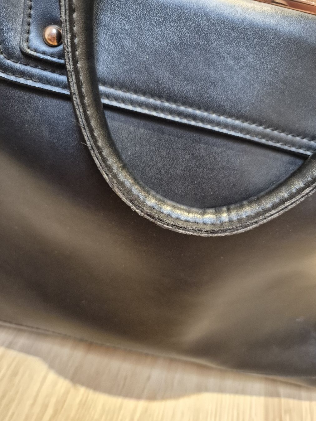 Taschen für Damen: Atmosphere Handtasche schwarz – Gebraucht aus St. Gallen von ali_tms5 2