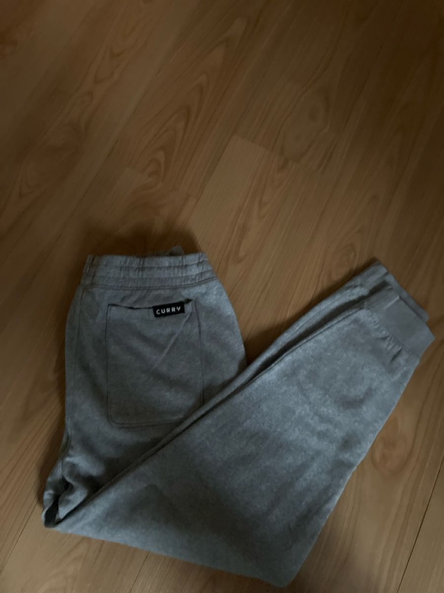 Under Armour Pantalons: Under Armour Sweatpants – D'occasion à Kloten par afr_6bsl 2