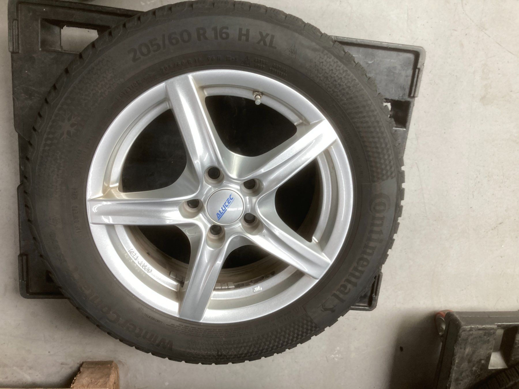 Ford Pneus & Roues: Ford Focus Winterräder 205/60R16 Continental – D'occasion à Cham par WB2223 4