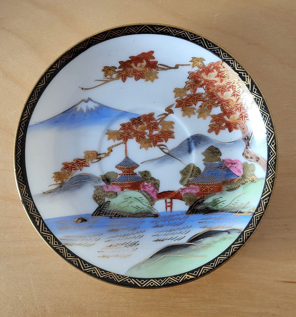 Set di piatti: Japanisches Tee-Service – Usato da Thun venduto da and_jnp8 7