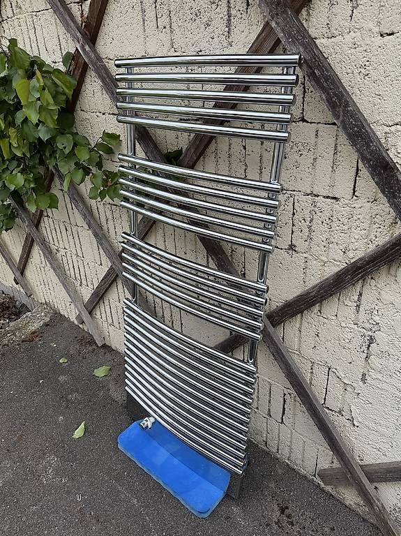 Heizgeräte: Bad-Heizkörper, Handtuch-Radiator, Chrom – Gebraucht aus Cham von Andrin_21