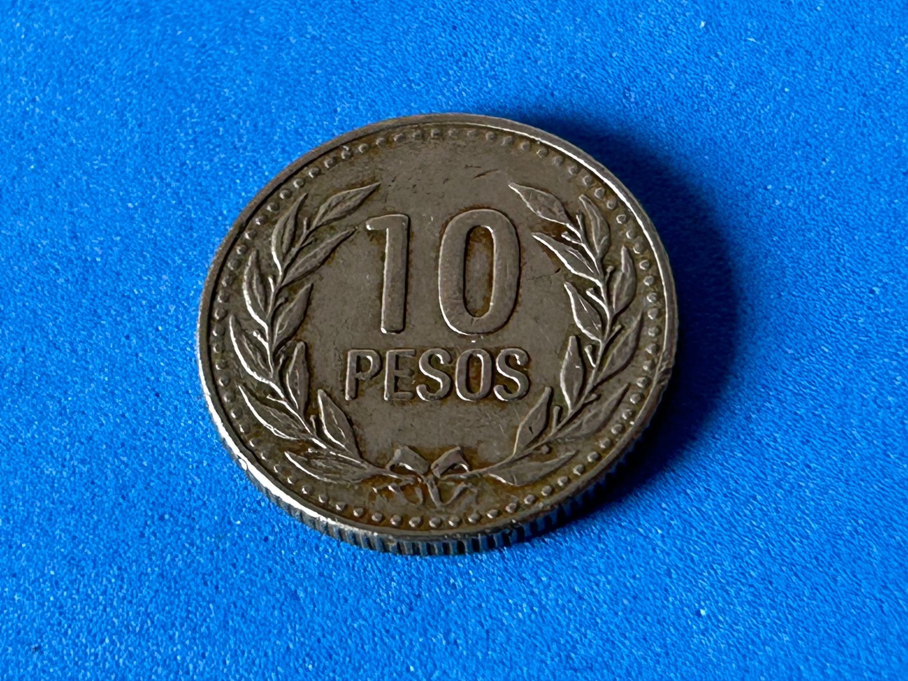 Tutti le monete: Colombia - 10 Pesos 1990 – Usato da Corcelles NE venduto da AJKader 6