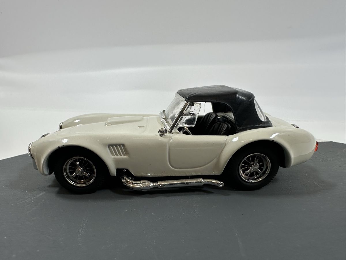 Modellini d'auto: AC Shelby Cobra 1:43, weiss, MODEL BOX – Usato da Zofingen venduto da rf9_x2xt 2
