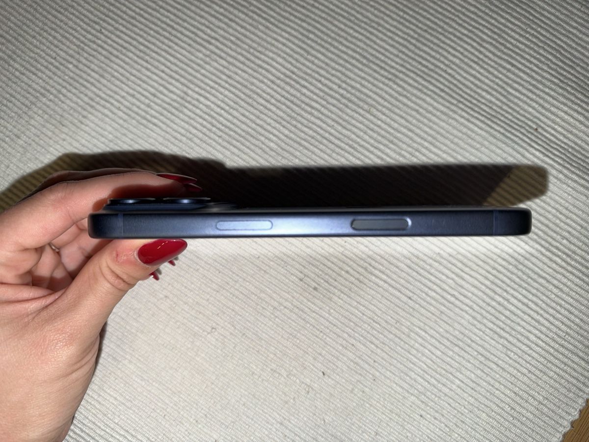Apple Telefoni cellulari / Smartphones: Iphone 18 Pro 256GB Darkblue – Nuovo (secondo la descrizione) da Grenchen venduto da bruetsch_leonie. 5