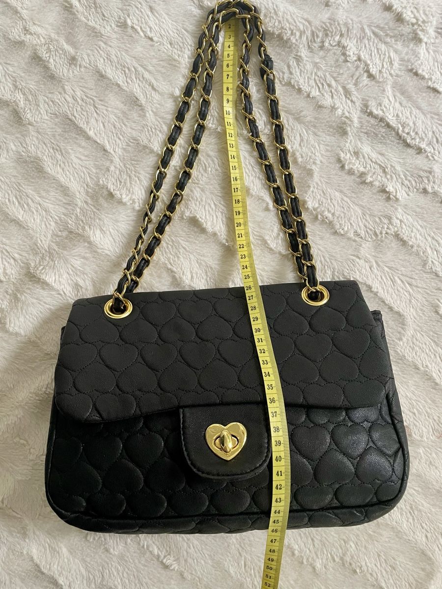 Taschen für Damen: Schwarze Handtasche mit goldener Kette & Herzchen – Gebraucht aus Zürich von MarciaBraz 7