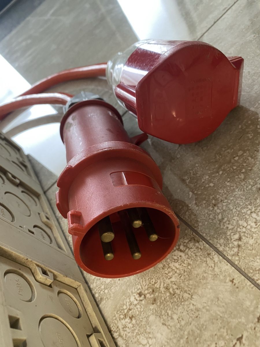 Elettrotecnica: Strom Verteiler  – Usato da Birrwil venduto da Bendegriz 5