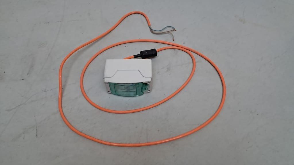 Componenti elettronici: elektrische Anschlussbox FI mit Sicherung – Usato da Alpnach-Dorf venduto da Hess-Automobile