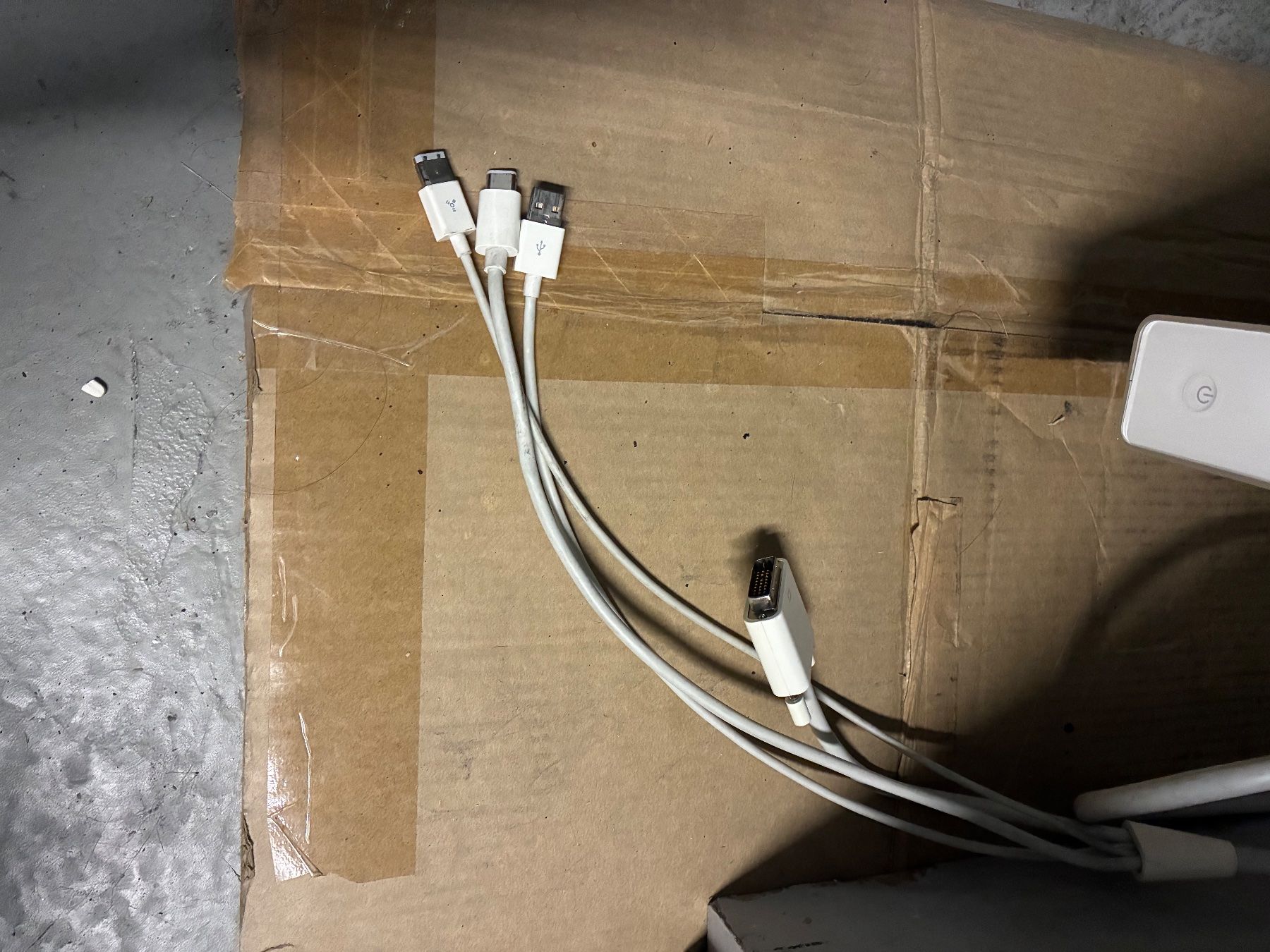Apple Ecrans: Apple cinema HD Display 30'' A1083 – D'occasion à Carouge GE par Daneng 1