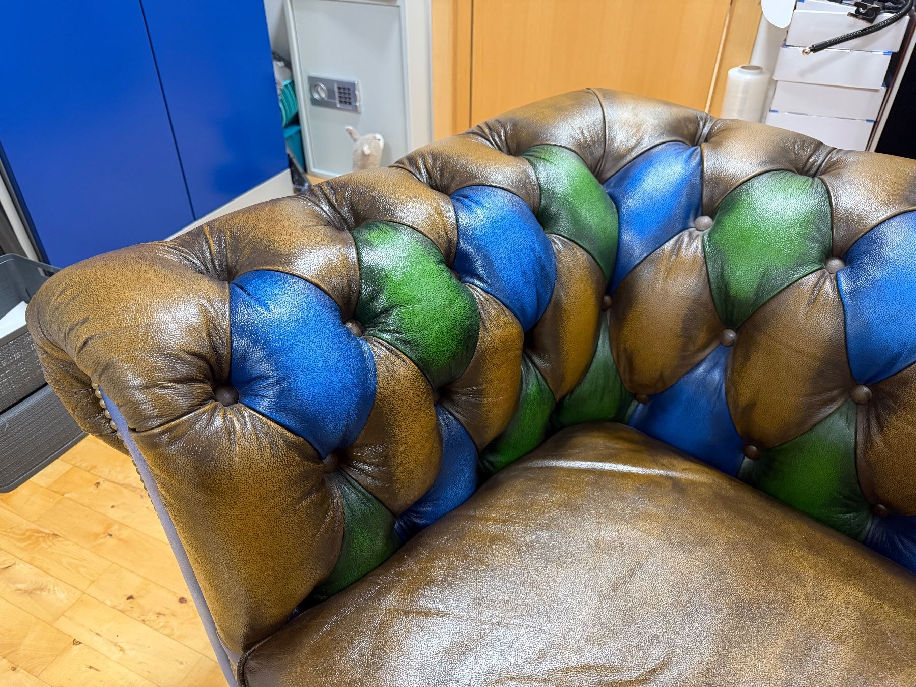 Chesterfield Divani: Luxus Chesterfield Echtleder 2er Sofa – Usato da Schötz venduto da grand69 3