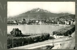 AK sw Luzern LU mit Bahnhof,Pilatus,belebt ©Nordmann ≈ 1957