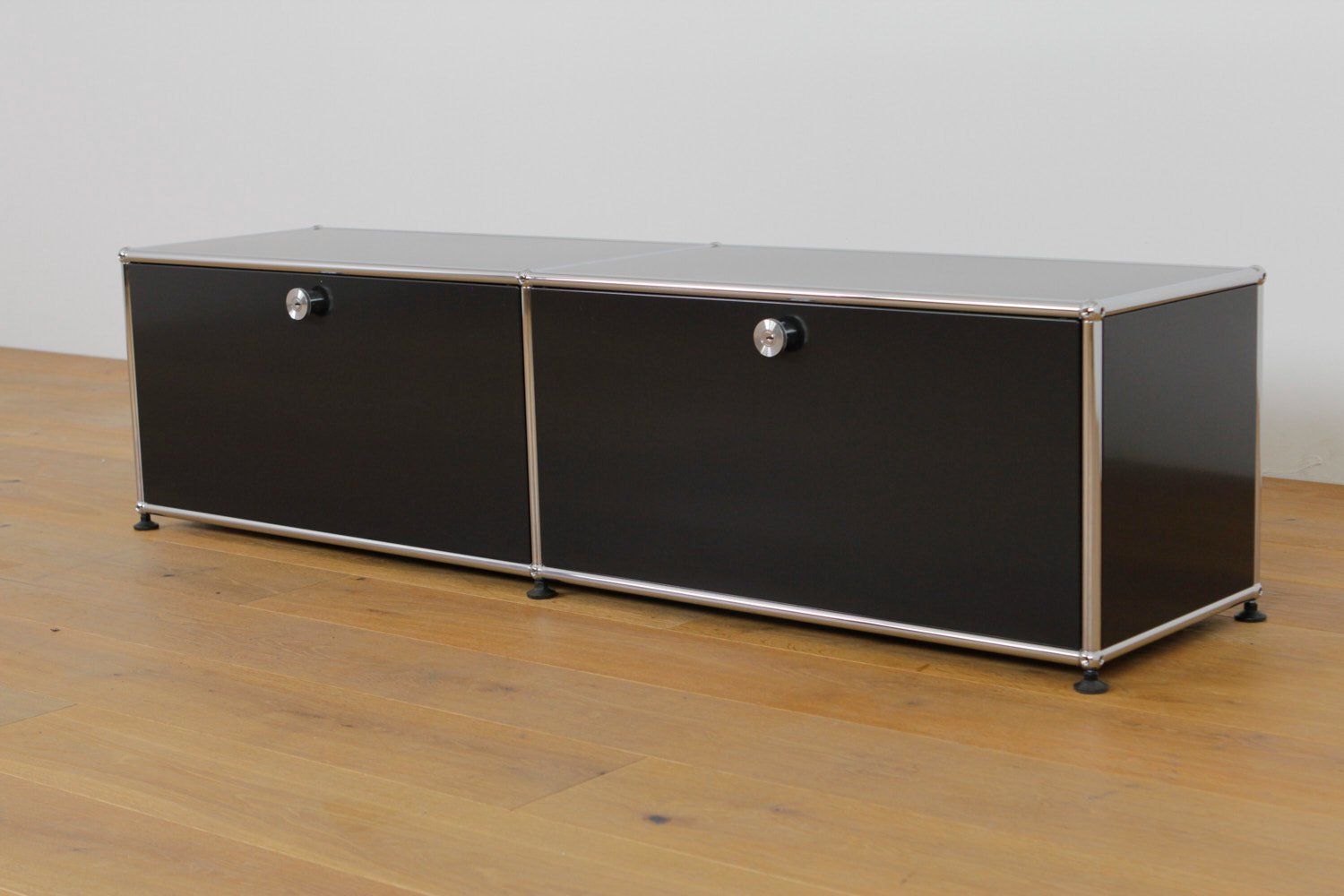 USM Mobili TV: USM Haller Lowboard Graphitschwarz – Nuovo (secondo la descrizione) da Affoltern am Albis venduto da StudioStandard 1