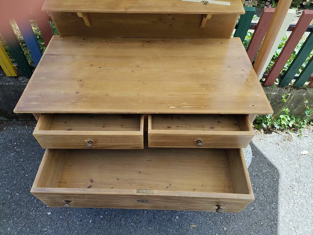 Cassettiere: Grosse Holzkommode mit 4 Schubladen und Spiegel – Usato da Solothurn venduto da luk_7cj5 2