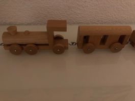 Holzzug mit Anhängern - Nostalgie für Kinderzimmer!
