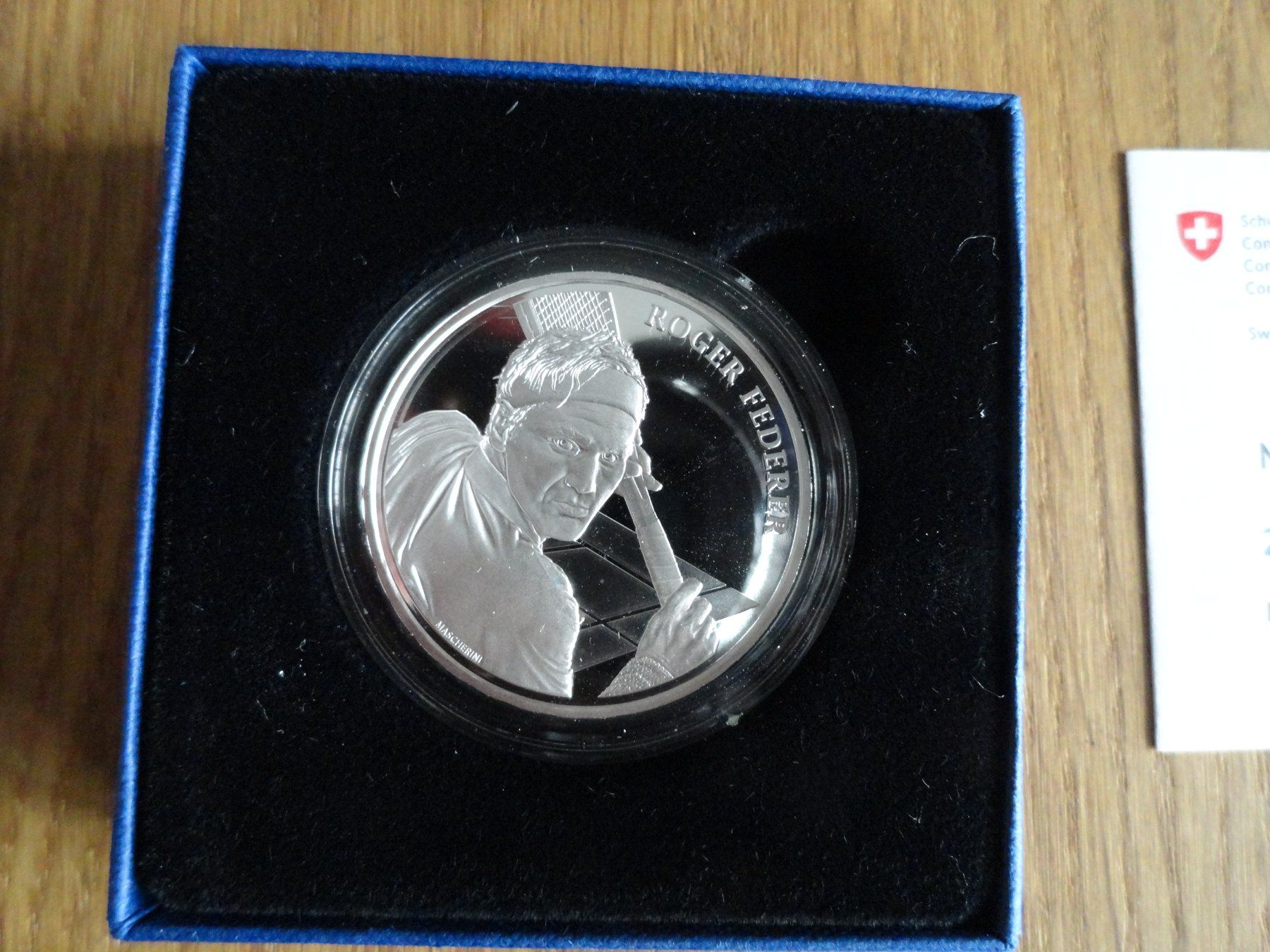 Tutti le monete: 20 Fr. Sonder-Silber -Münze 2020 - "Roger Federer" – Nuovo e nell'imballaggio originale da Gerlafingen venduto da Shiva_74 3