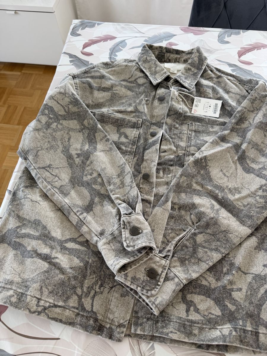 Jacken: Zara Abstract Print Overshirt – Neu und originalverpackt aus Niederglatt ZH von dan_sp5w