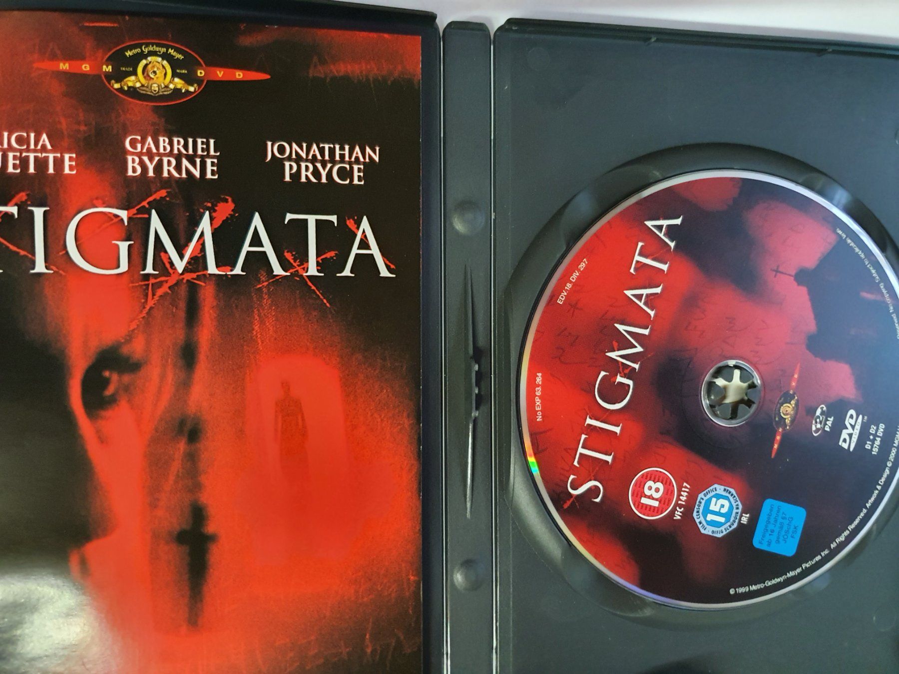 Tutti i DVDs: STIGMATA DVD – Usato da Oberdorf BL venduto da BaldenEagle 1