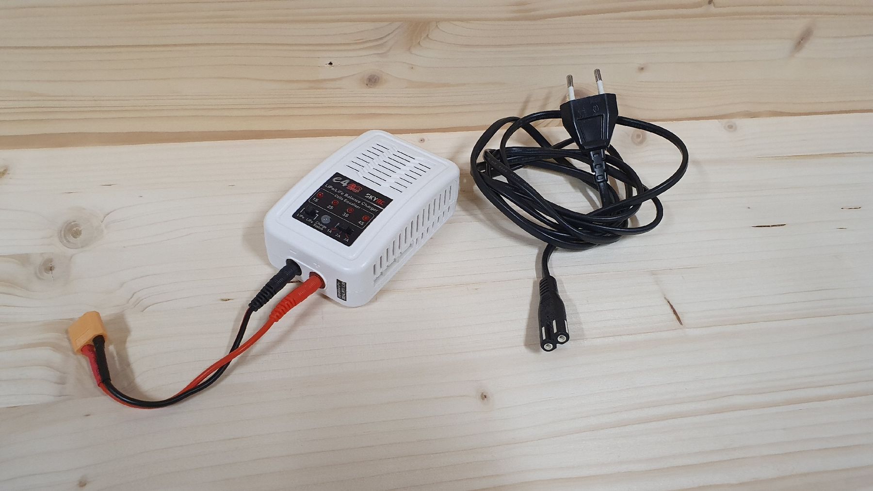 Batterie, Caricabatterie & Alimentatori: SKYRC e4 AC LiPo Ladegerät – Usato da Bolligen venduto da BXB12