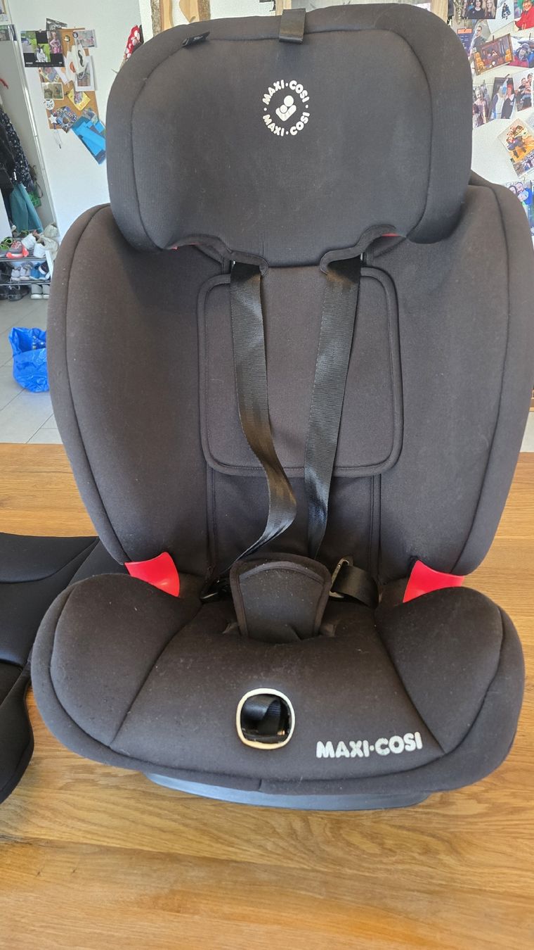Maxi-Cosi Auto-Kindersitze: Maxi-Cosi Titan Basic Black Kindersitz, Top Zustand! – Gebraucht aus Gelterkinden von dfr_jm6y
