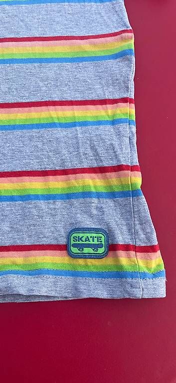 Camicie, T-shirt & Polo: Farbenfrohes T-Shirt Gr. 122 – Usato da Urdorf venduto da Resumasa 3