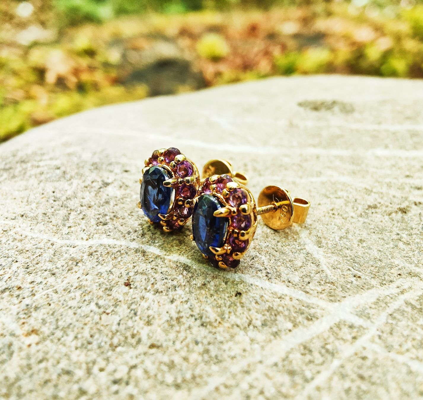 Ohrringe & -stecker: Kyanit mit Amethyst Ohrstecker, 18K Gold – Neu und originalverpackt aus Rümlang von 21f 1