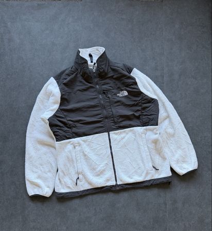 27. Veste polaire The North Face, bicolore, taille L 