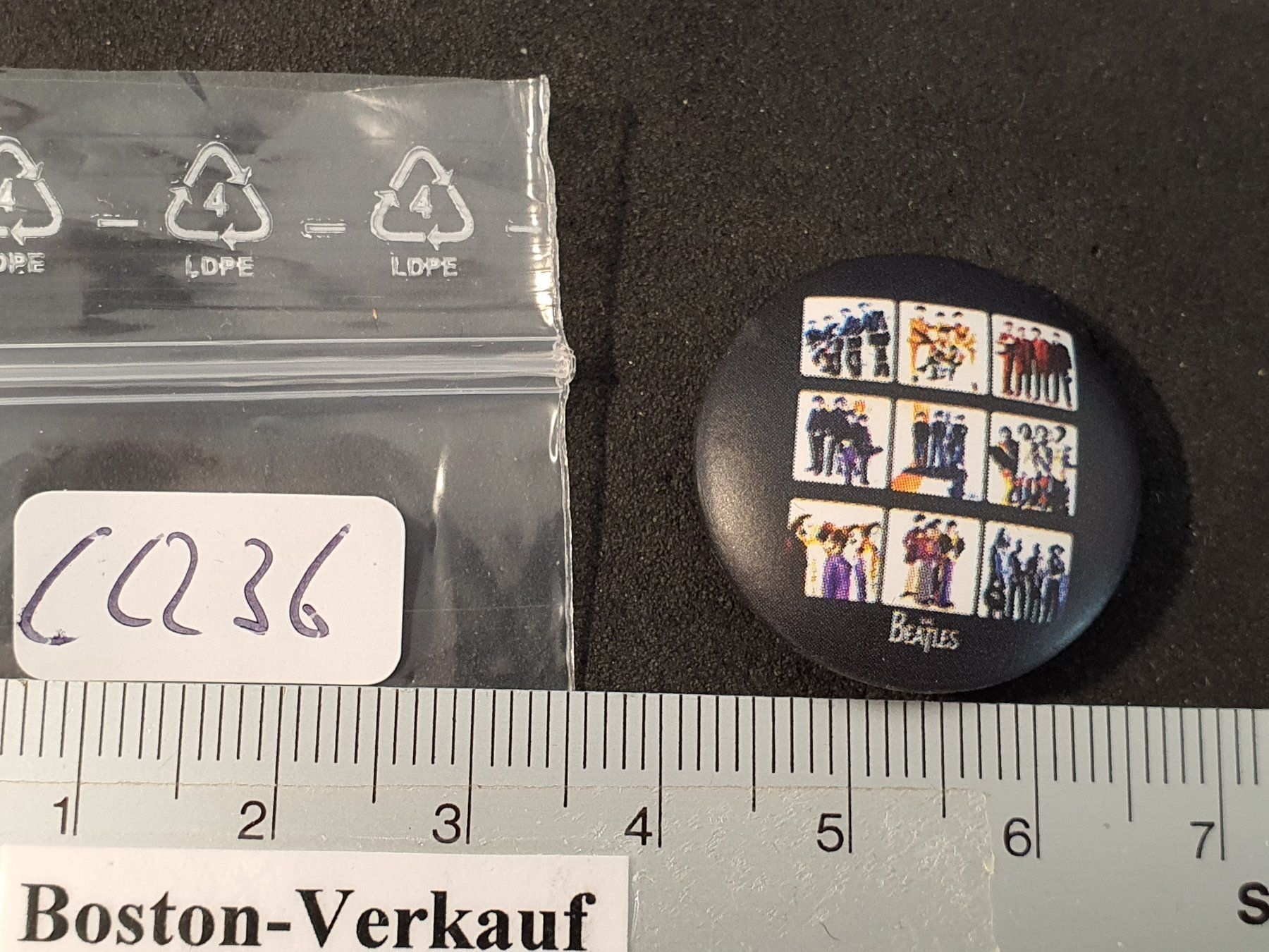 Placchette & Badge: CC236 - Pin /Button - Musik - The Beatles – Usato da Reinach BL venduto da Boston-Verkauf