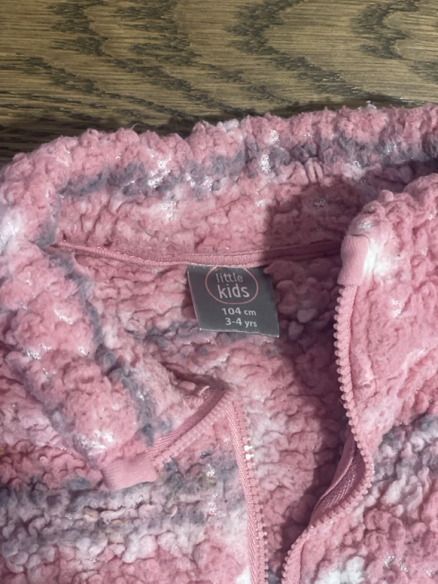 Pullover & Sweatshirts: Fleece Pullover Kinder Grösse 104 Rosa Muster guter Zustand – Gebraucht aus Lyss von Vandy19 1