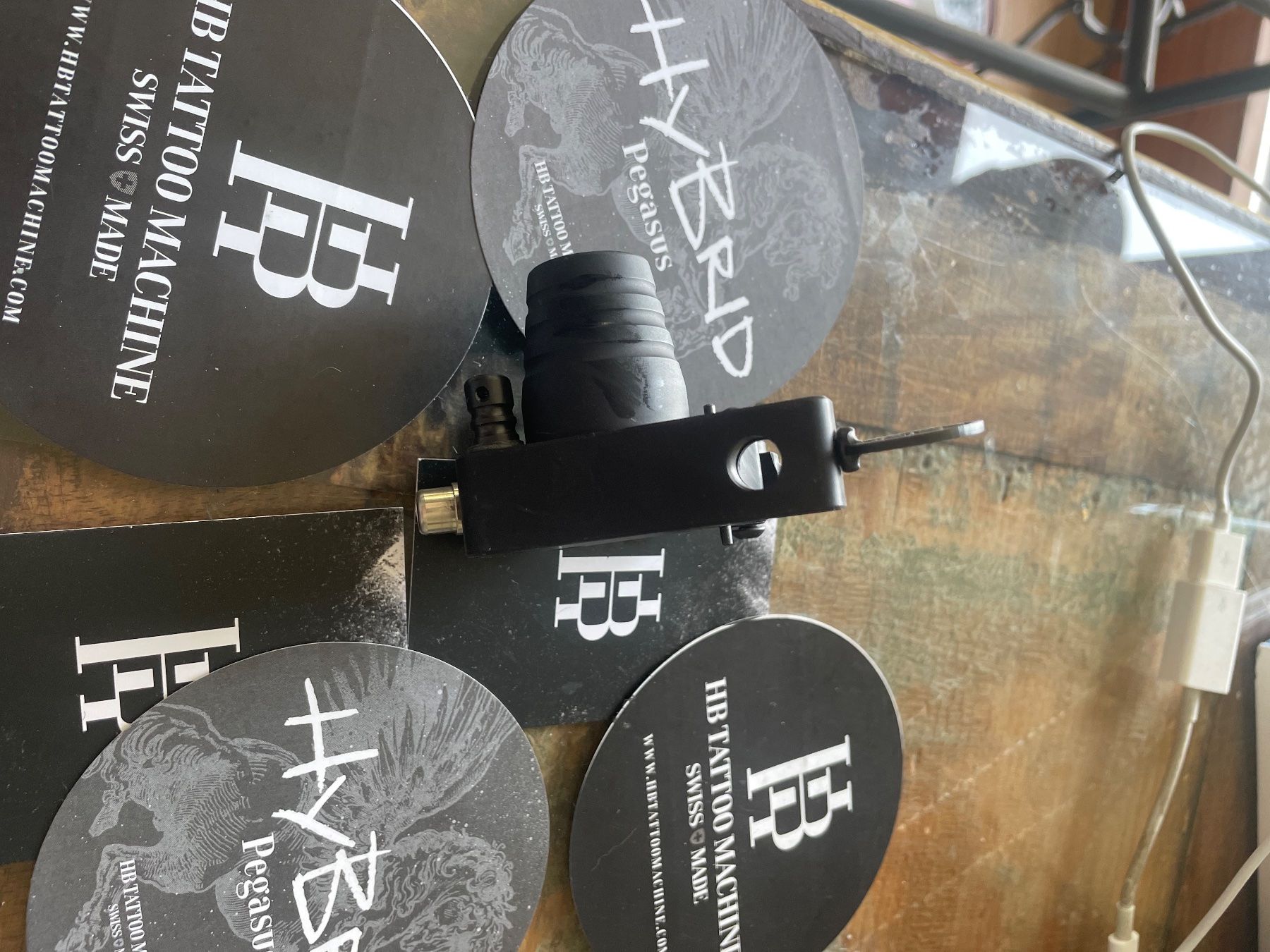 Tutti gli attrezzi: HB Tattoo machine Hybrid Pegasus 2 – Nuovo e nell'imballaggio originale da Glion venduto da carolineMV 3