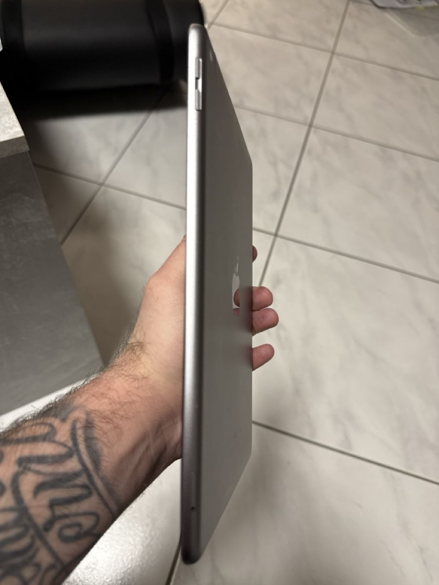 Apple Tablet PC: iPad A1954 – Difettoso da Payerne venduto da Kikas 3