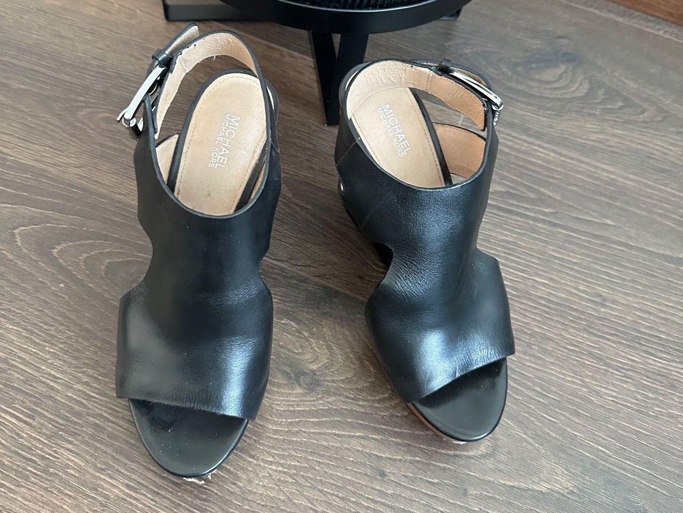 Michael Kors Scarpe da donna: Michael Kors Ledersandalen mit Absatz, Gr. 37.5 – Usato da Basel venduto da morochadelsur 1