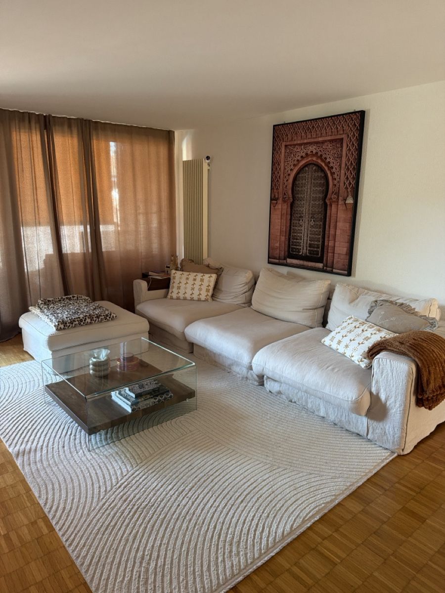 Divani: Canapé beige et pouf en tissus – Usato da Köniz venduto da Moulik69