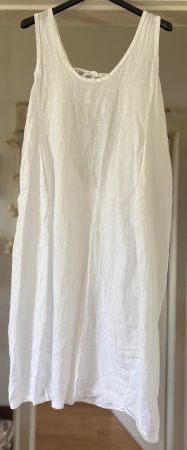ROBE EN LIN AVEC DÉTAIL AU DOS ! M SOLDES DE FIN DE SAISON